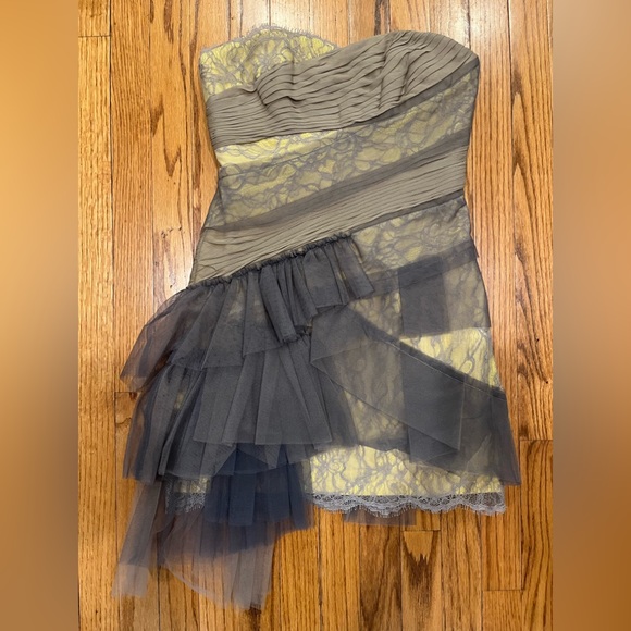 BCBGMAXAZRIA RUNWAY Strapless Lace Cocktail Dress - Picture 4 of 9